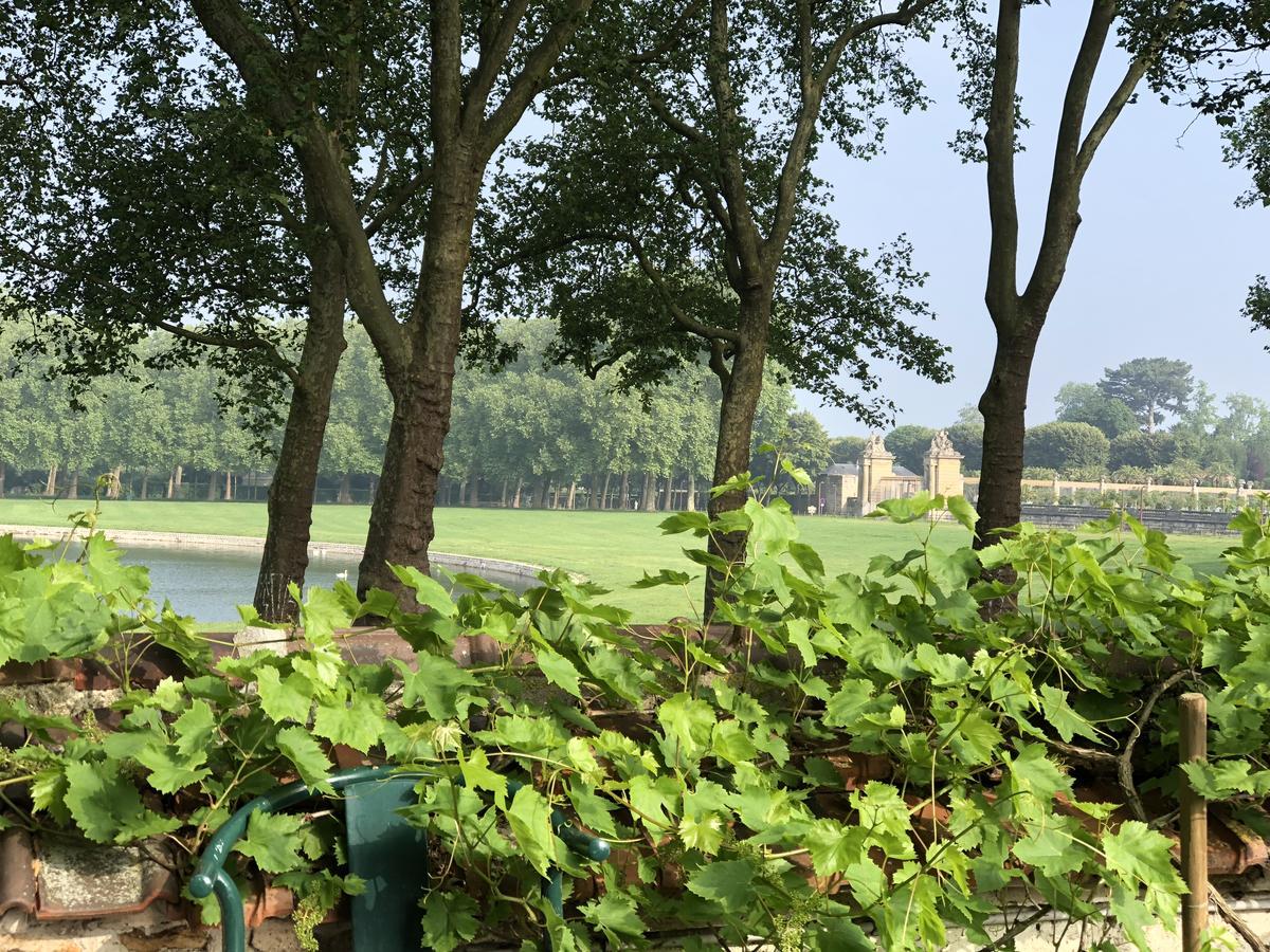 Bed In Versailles - Villa De La Piece D'Eau Des Suisses Exterior foto