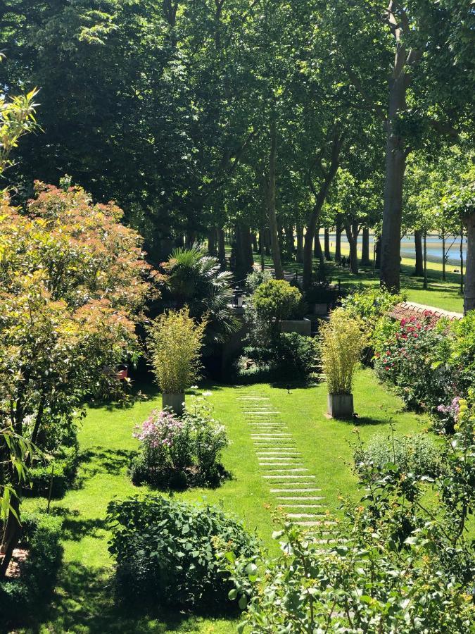 Bed In Versailles - Villa De La Piece D'Eau Des Suisses Exterior foto